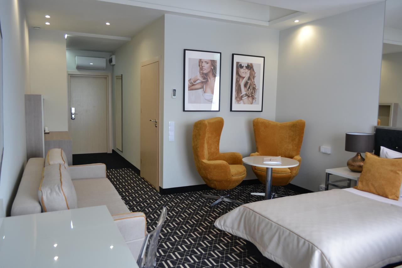 Hotel Atelia Люблин Екстериор снимка
