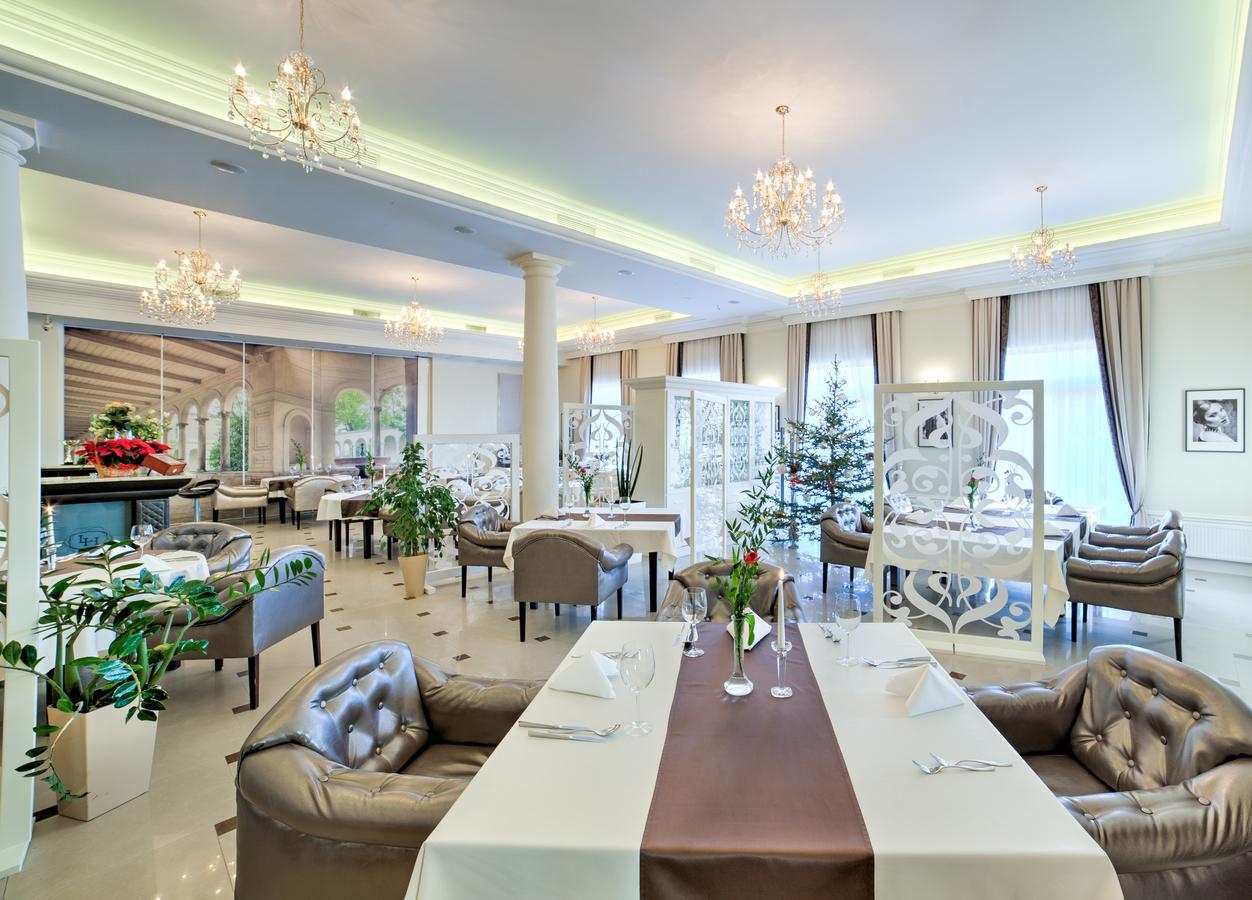 Hotel Atelia Люблин Екстериор снимка
